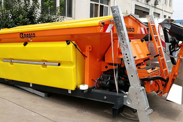 大(dà)型融雪撒布機(jī)