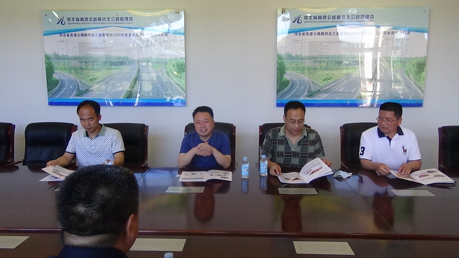 守望相(xiàng)助 共克時艱 北京正德鑫泰工程設備有限公司向河北省高速公路(lù)廊坊北三縣管理處捐助防疫物資(圖1)