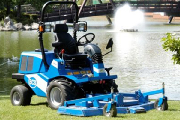 駕駛式多功能綠化機(jī)-MA.TRA 300