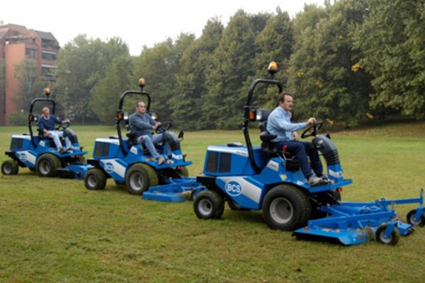 駕駛式多功能綠化機(jī)-MA.TRA 300