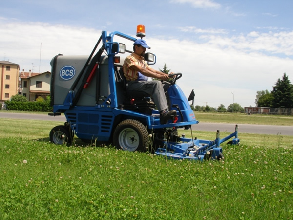 駕駛式多功能綠化機(jī)-MA.TRA 205(圖3)